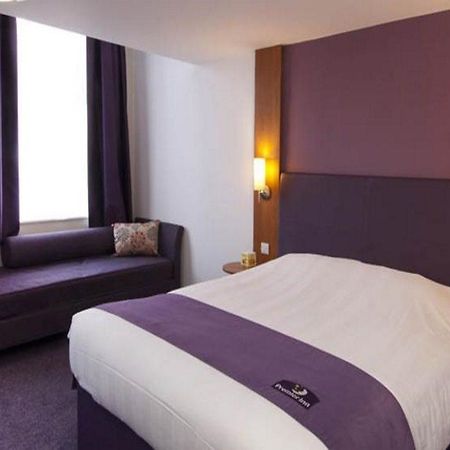 Premier Inn Stroud Екстер'єр фото